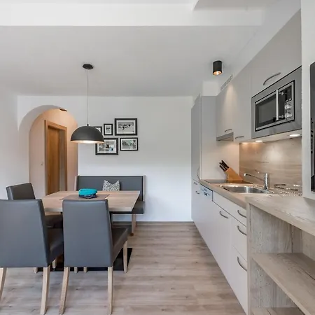 Apartment Cristallo *