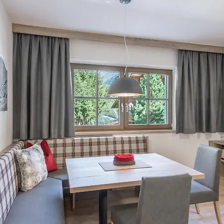 Apartment Cristallo *